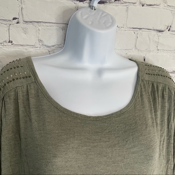 Large Blouse With Embellished Shoulders - Picture 2 of 7